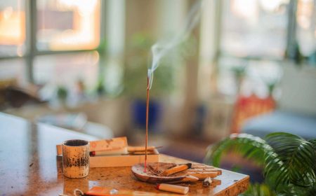 incense-sets-the-mood-ghzdvl3_optimized